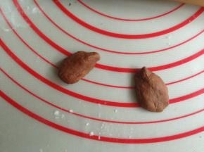 狗耳朵面团弄成如图形状