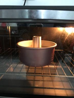 放入预热好150度烤箱中，烤40分钟。