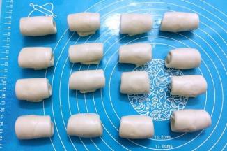 全部做好盖上保鲜膜醒发15分钟