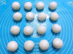 全部包好盖上保鲜膜醒发20分钟