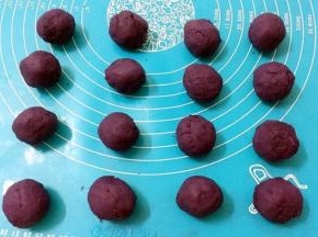 紫薯馅分成25克为一份