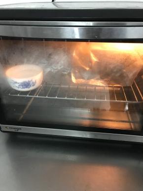 在温暖湿润处进行二发。