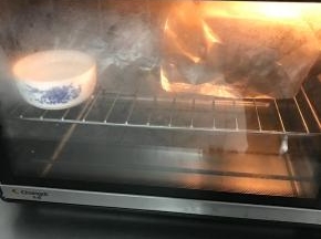 在温暖湿润处进行二发。