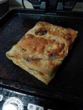 午餐嘛，方便的话还是直接叠起来比较好。