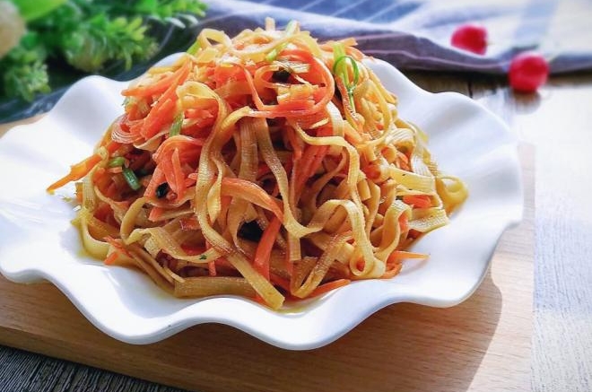胡萝卜炒豆腐皮