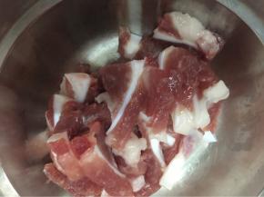 软骨边切块，洗干净沥干水