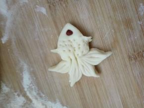 捏出鱼鳍并整形