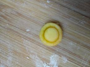 用南瓜刻成这个样子当做花蕊