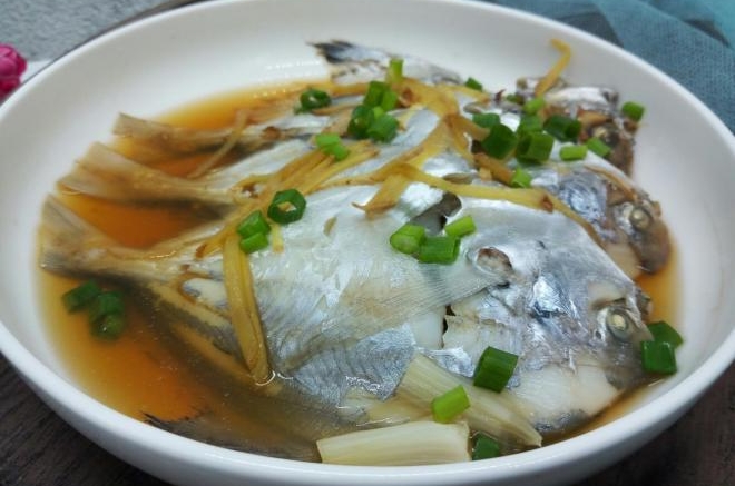 葱油鲳鱼