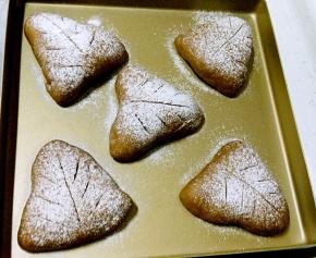 表面上色均匀后即可出炉，脱模冷却