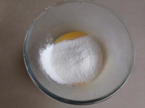 将面粉过筛进去