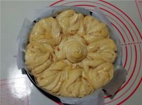 表面刷上蛋液。