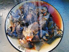 乌鸡斩小，冲洗干净