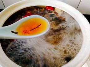 加了料酒，中小火煲20分钟左右