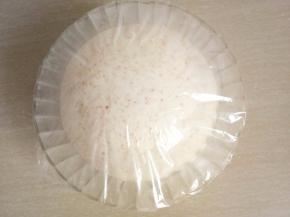 盖上保鲜膜放室温发酵两倍大。