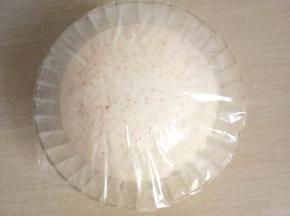 盖上保鲜膜放室温发酵两倍大。