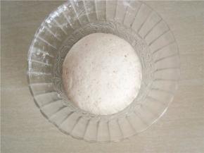 揉成光滑面团。