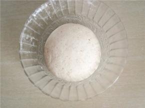 揉成光滑面团。