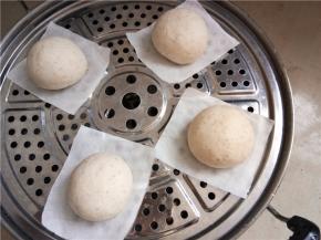 放入蒸锅醒25分钟，冷水蒸15分钟，关火后闷5分钟即可