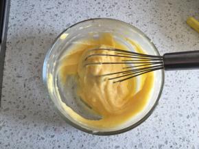 搅拌至顺滑，放冰箱冷藏备用