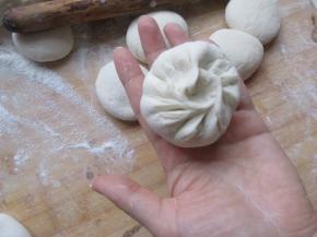 顺边收紧口即可。