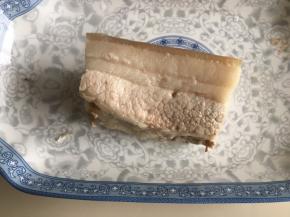 五花肉放至温热