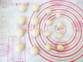 每个面团分成8个面剂子，团圆