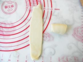 每个面剂子在顺过来，擀长，卷起