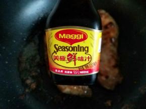 滴几滴鲜味汁。