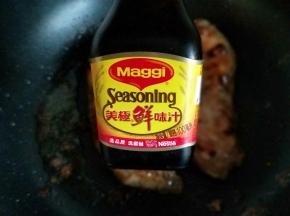 滴几滴鲜味汁。