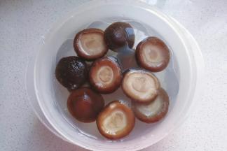 然后捞起过凉水；