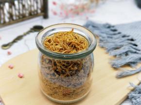 凉后装入玻璃器具中，大人小孩都比爱吃。