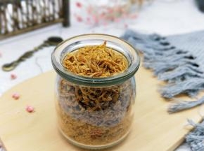 凉后装入玻璃器具中，大人小孩都比爱吃。