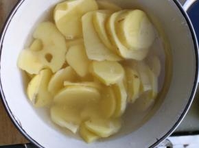 泡水