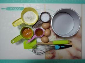 准备好所需要的原料和模具。