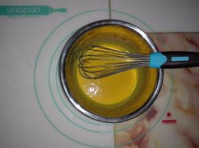 加入南瓜泥搅拌均匀。