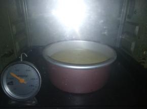 放入预热好的烤箱中，150度50分钟。