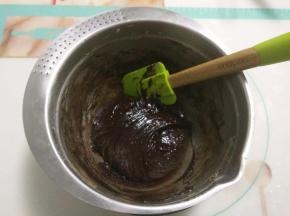 用刮刀翻拌均匀即可。（过程中保持40-50的温度）