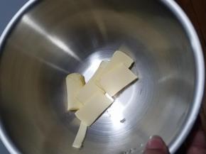 黄油室温软化。