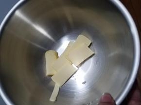 黄油室温软化。