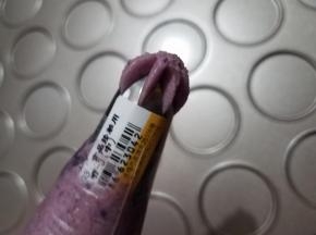 选择自己喜欢的裱花嘴，挤出一点后开始塑形。