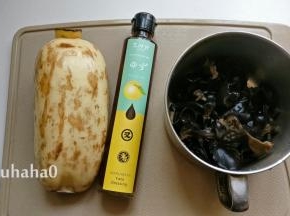 准备材料，黑木耳提前泡发