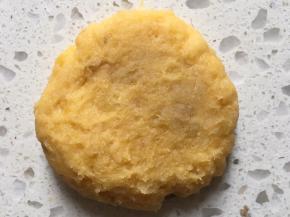 将搓好的红薯按瘪