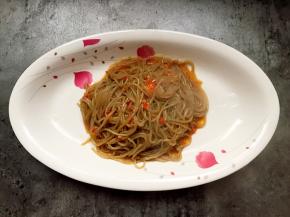 将粉丝挑人盘中。