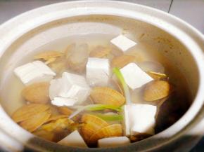 汤也好了，加点鸡精调味