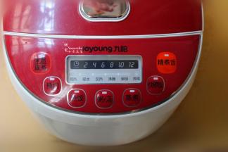 按煲粥键，约45分钟；PS：每个电饭锅功能不同，煲粥时间略有不同