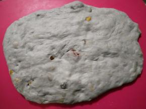 取出用手按压排气。