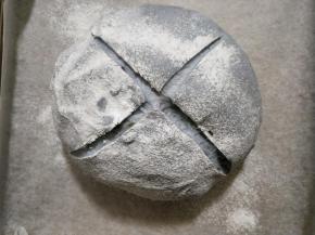 取出表面筛上一层高粉，割包。