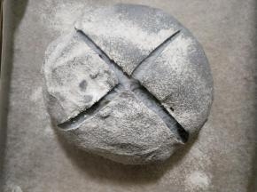 取出表面筛上一层高粉，割包。