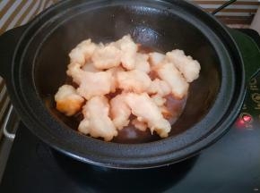 倒入龙利鱼块